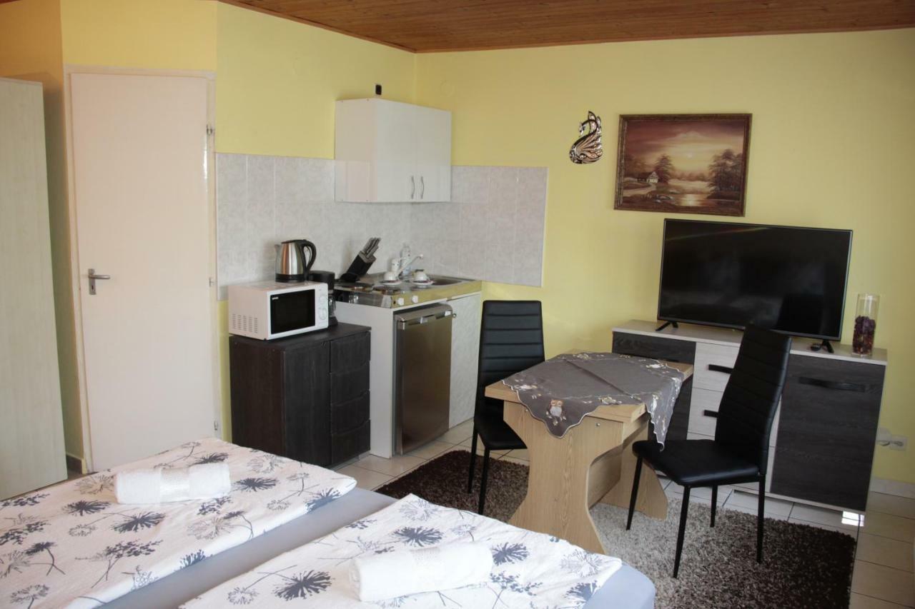 Fox Apartmanok Heviz Exterior photo